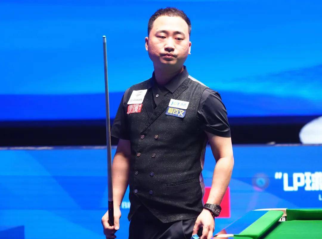 一个让人仰 一个让人仰