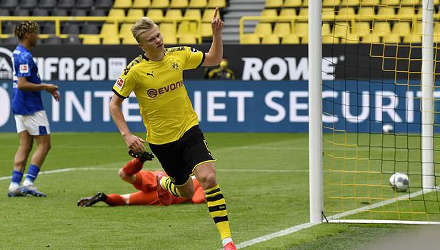 的足球比赛 的足球比赛